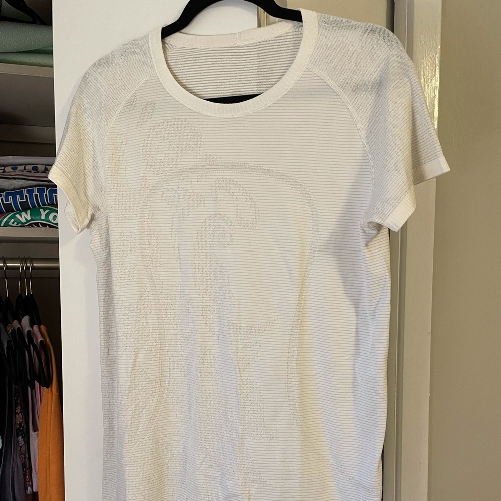 White paisley print swiftly tech